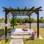 Lavinia Villa